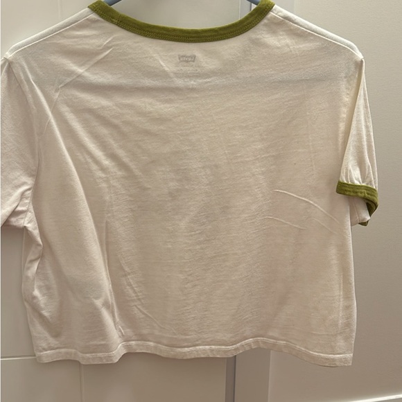 Levi’s Cropped Too - Picture 2 of 5